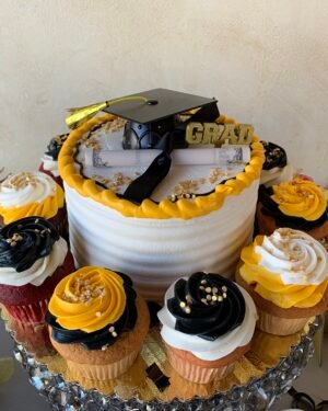 6" Graduation Cake with Cupcakes